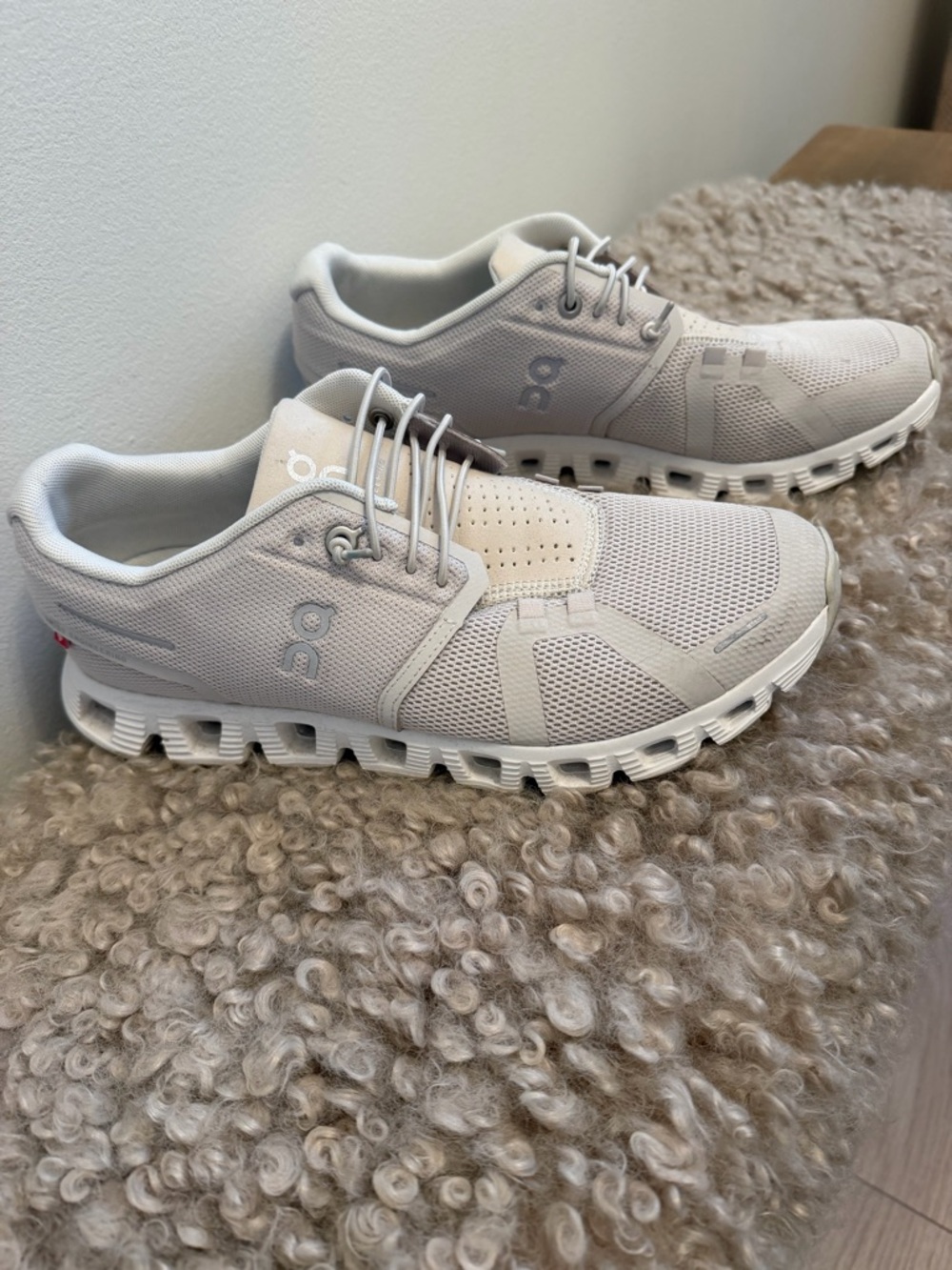 On Cloud Sneakers for Women - Light Gray